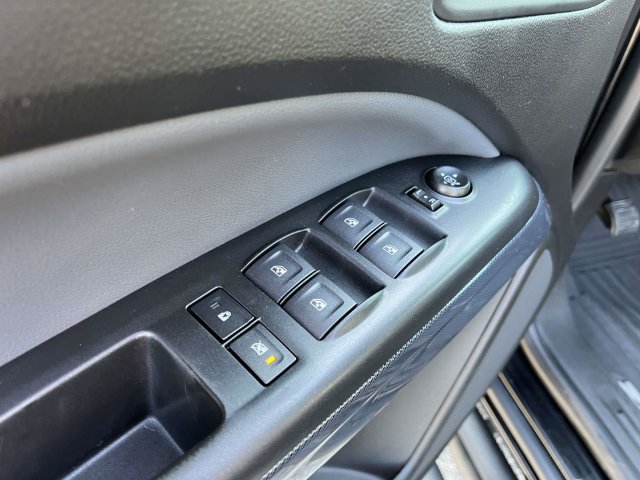 Used 2019 Chevrolet Colorado Z71 AWD/4WD image 17