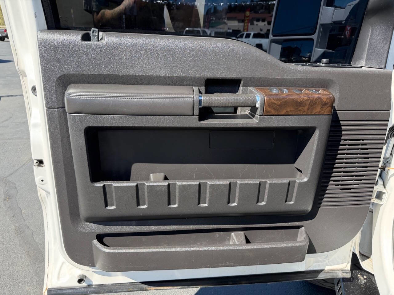 Used 2016 Ford F250 Platinum w/ Platinum Package AWD/4WD image 9