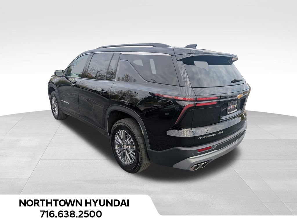 Used 2025 Chevrolet Traverse LT image 17