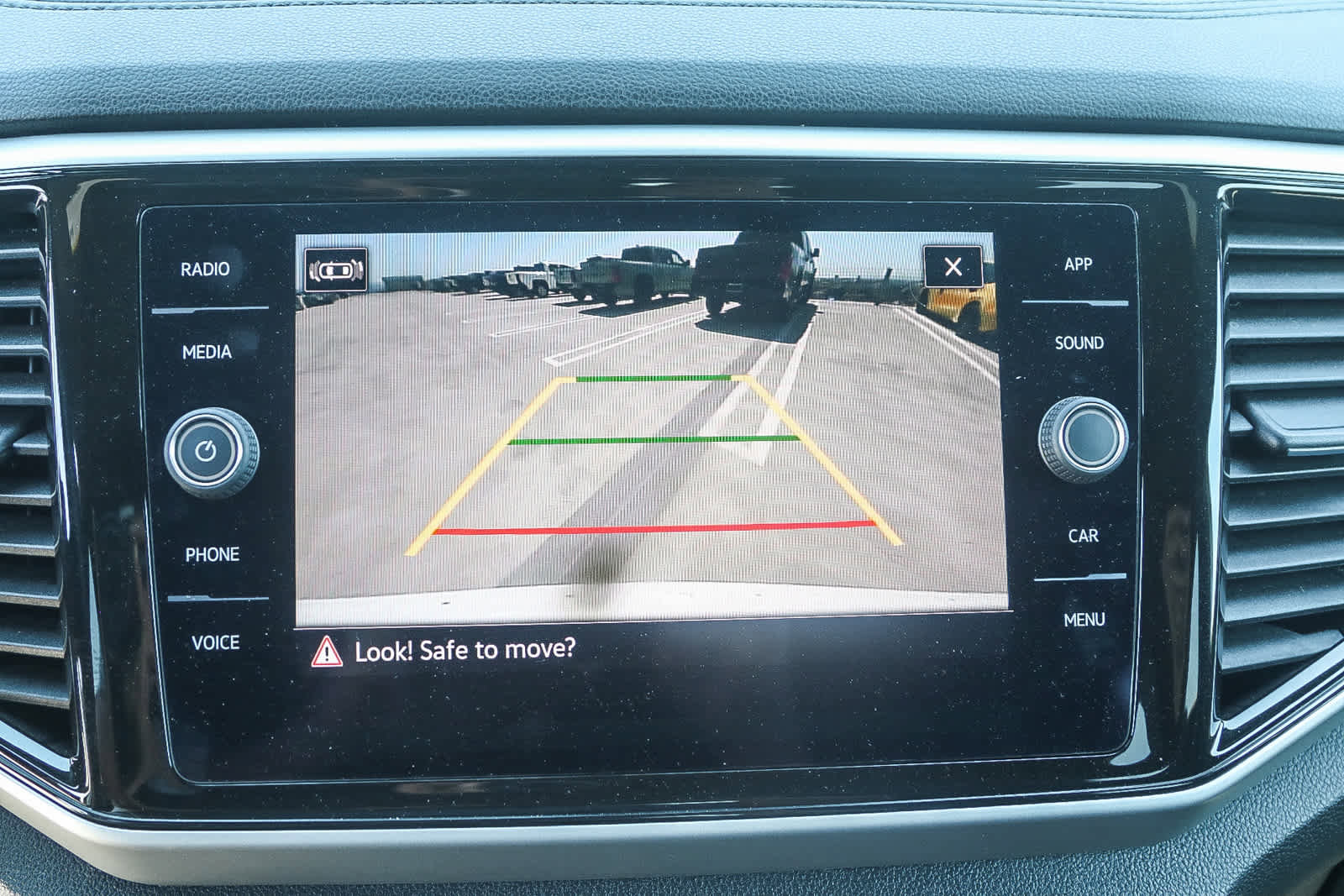 Used 2022 Volkswagen Atlas Cross Sport SE image 26