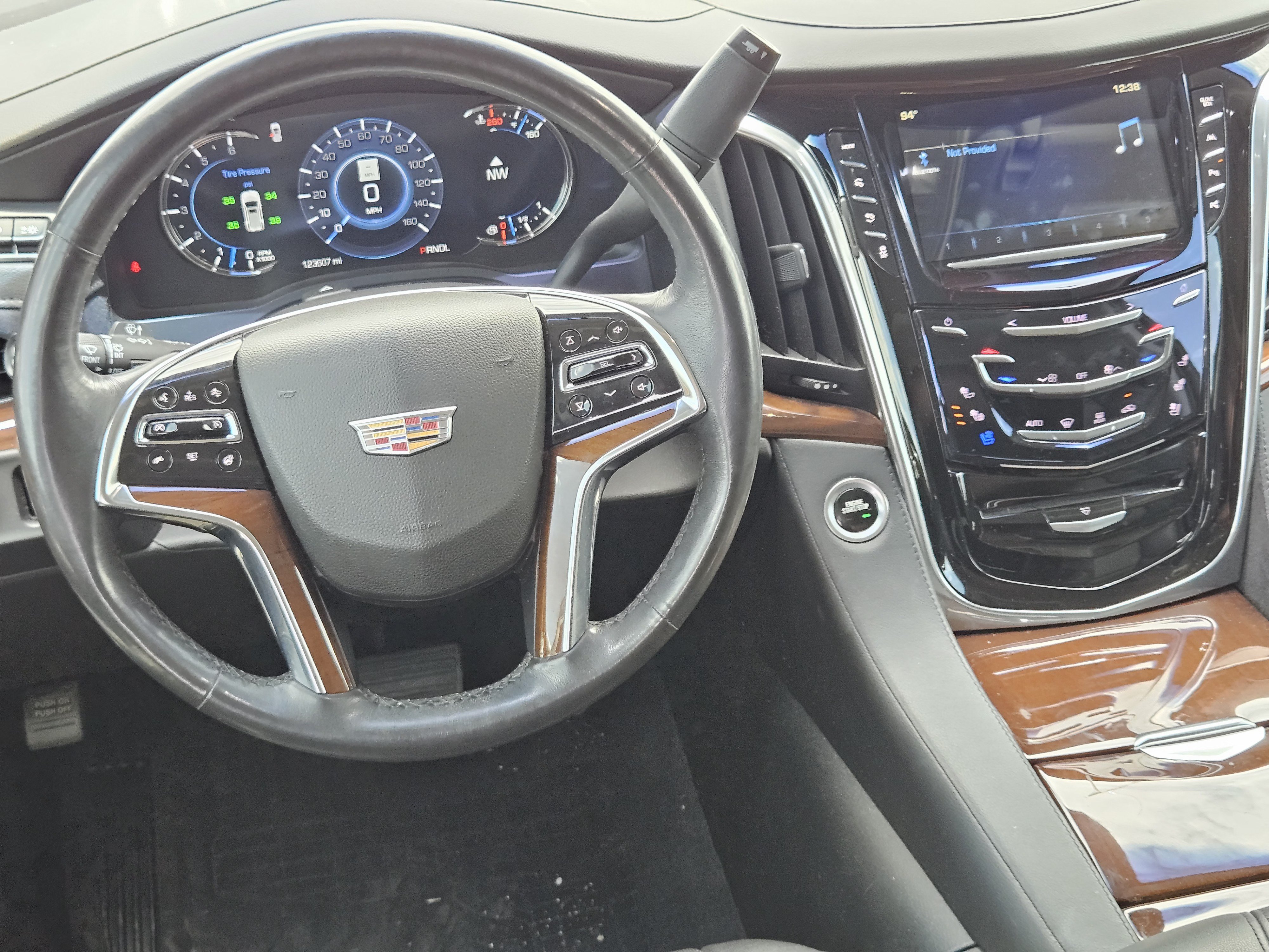 Used 2020 Cadillac Escalade ESV Luxury RWD image 28