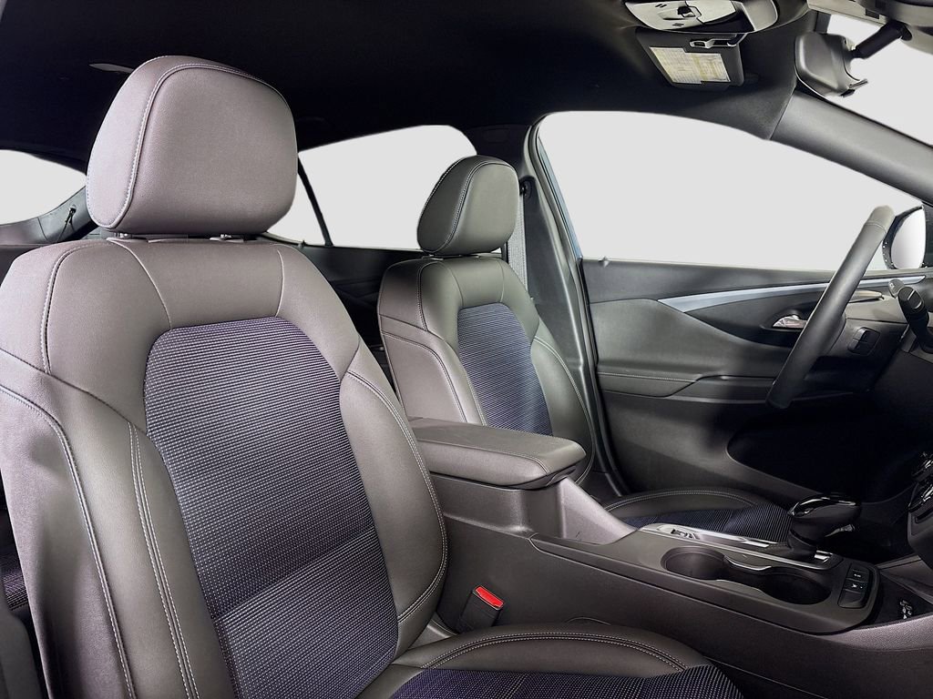 Used 2025 Buick Envista Preferred w/ Convenience I Package image 28