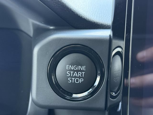 Used 2025 Toyota Tacoma Limited AWD/4WD image 16