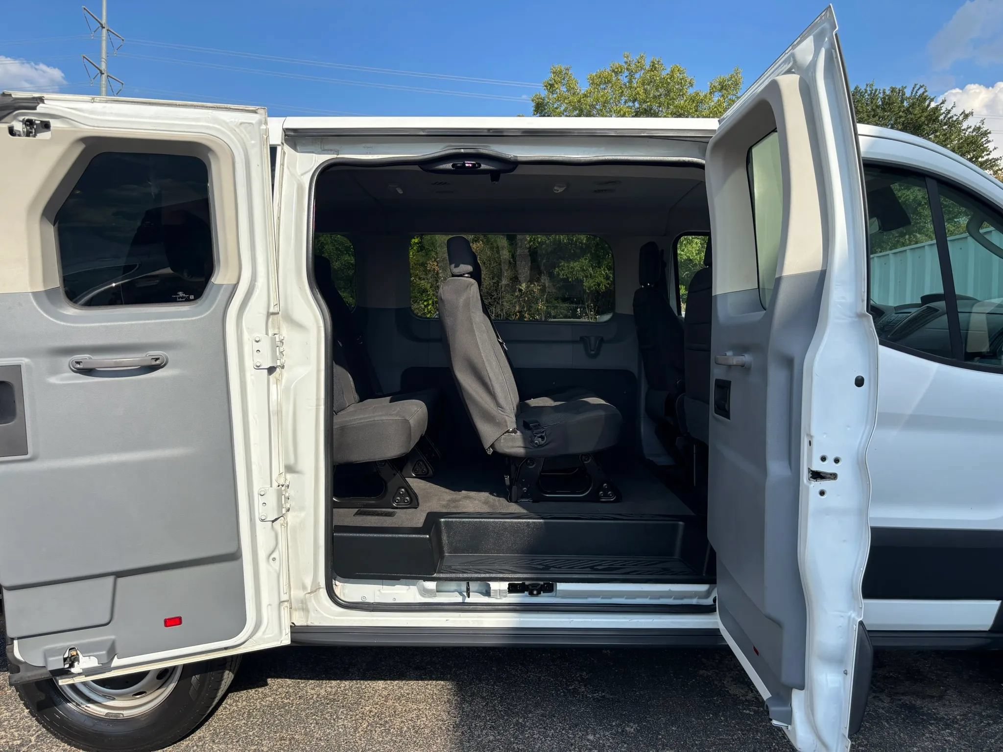 Used 2018 Ford Transit 150 XL RWD image 37