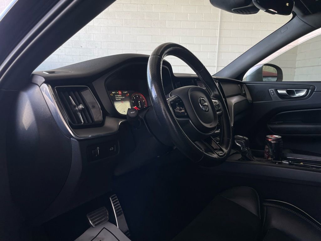 Used 2018 Volvo XC60 T6 R-Design w/ Convenience Package image 11