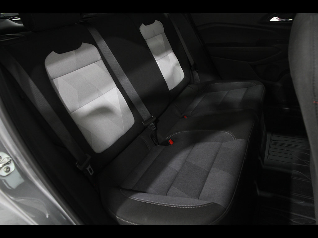 Certified 2024 Chevrolet Trax RS w/ Sunroof Package FWD image 17
