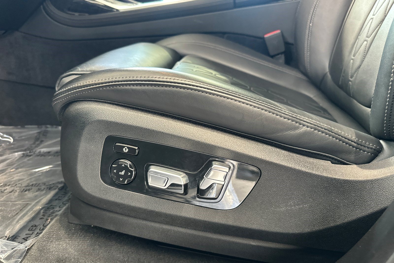 Certified 2024 BMW X7 M60i AWD/4WD image 14