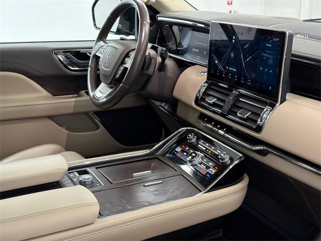 Used 2022 Lincoln Navigator L Reserve image 12