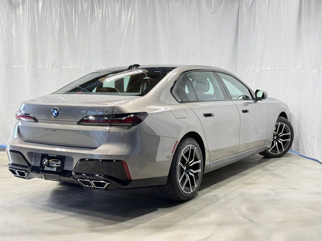 Used 2023 BMW 760i xDrive image 4