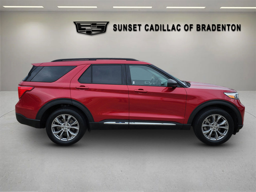 Used 2022 Ford Explorer XLT w/ Equipment Group 202A image 3