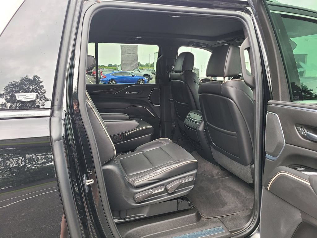 Used 2023 Cadillac Escalade ESV Premium Luxury AWD/4WD image 30