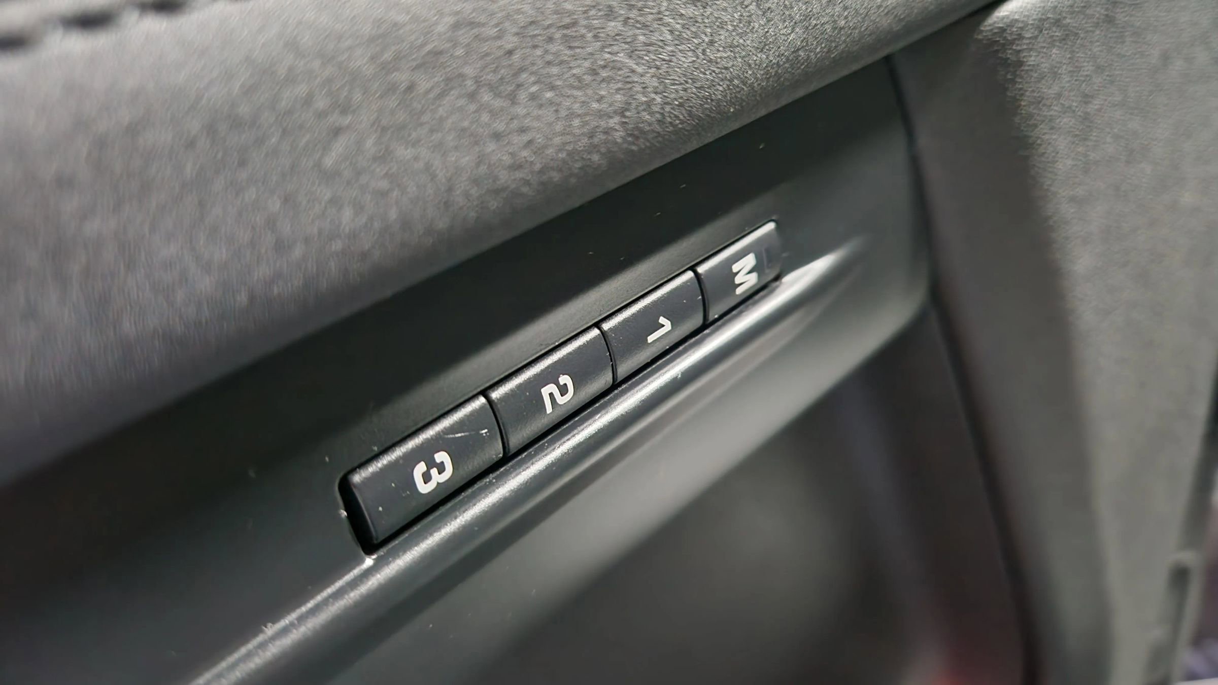 Used 2020 Land Rover Range Rover Evoque SE image 41