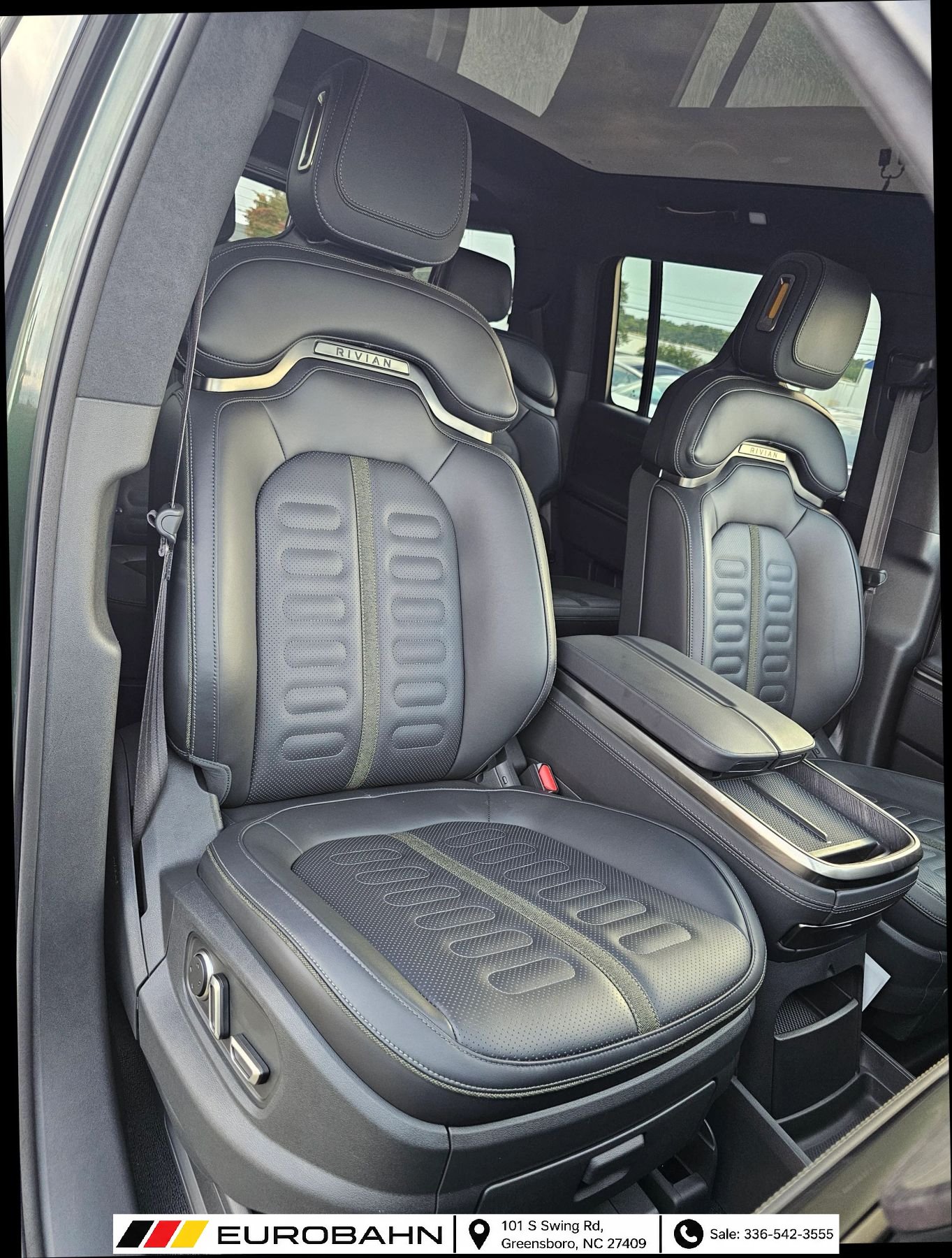 Used 2025 Rivian R1S Adventure Dual AWD/4WD image 30