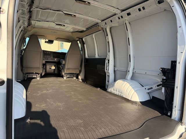 New 2025 Chevrolet Express 3500 w/ Driver Convenience Package image 30