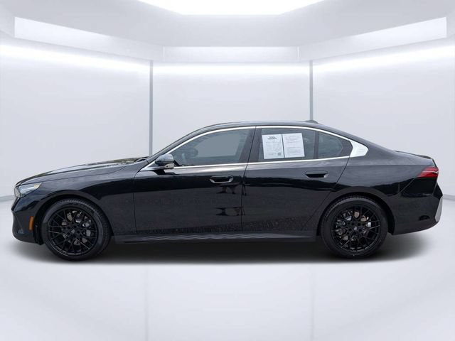 Used 2025 BMW 530i w/ Premium Package RWD image 6