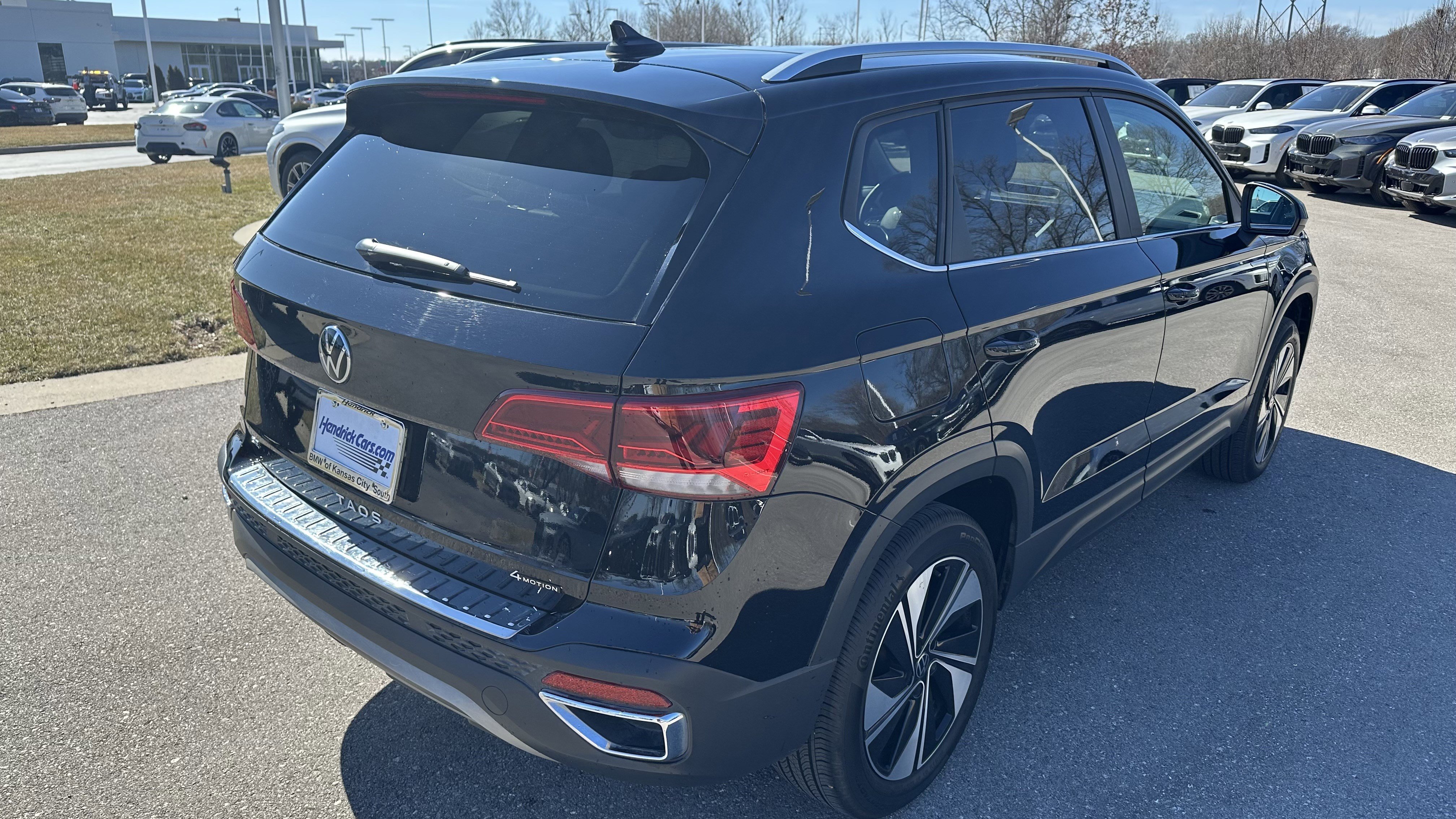 Used 2024 Volkswagen Taos SE w/ Panoramic Sunroof Package image 10