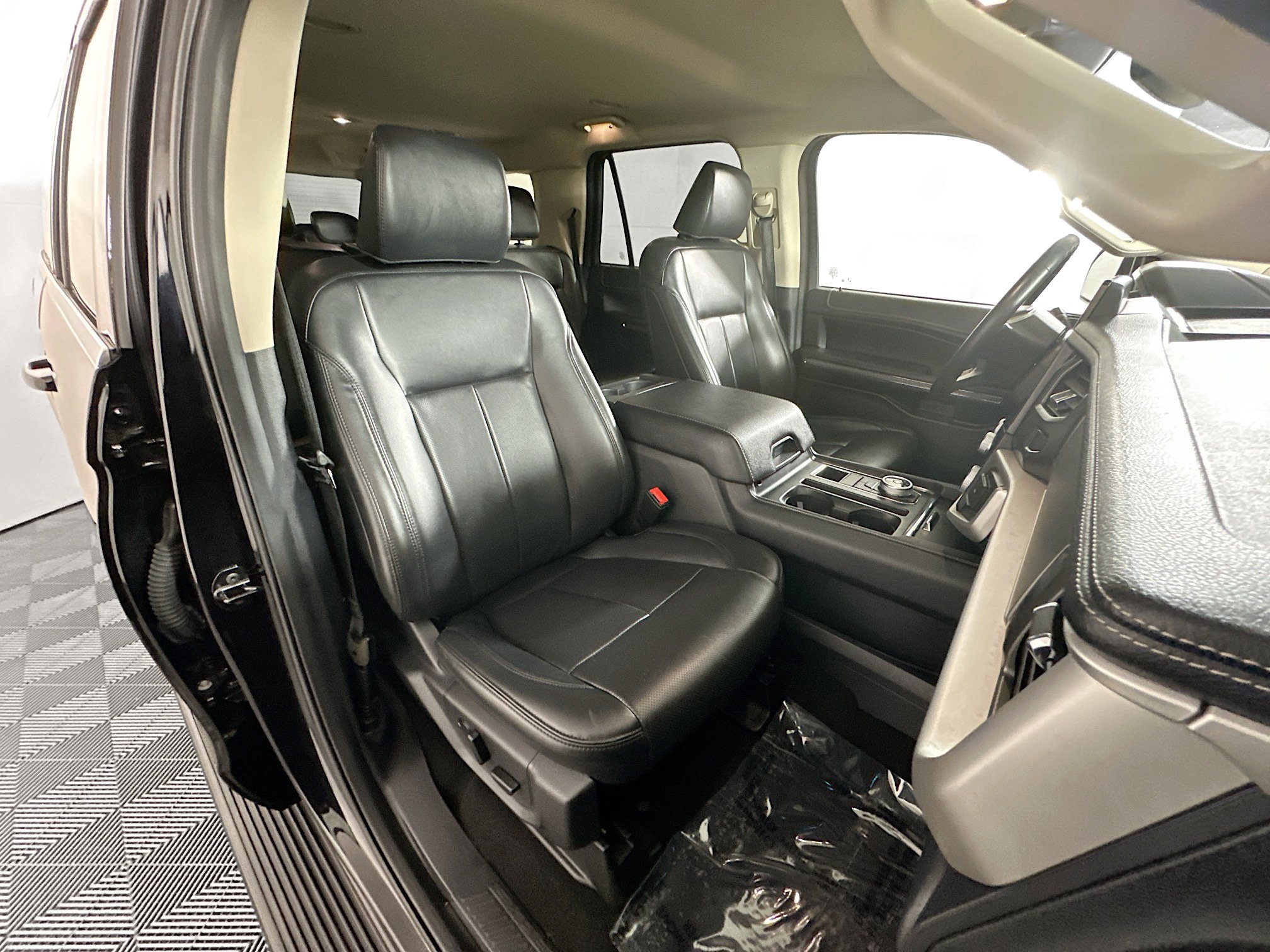 Used 2024 Ford Expedition Max XLT image 28