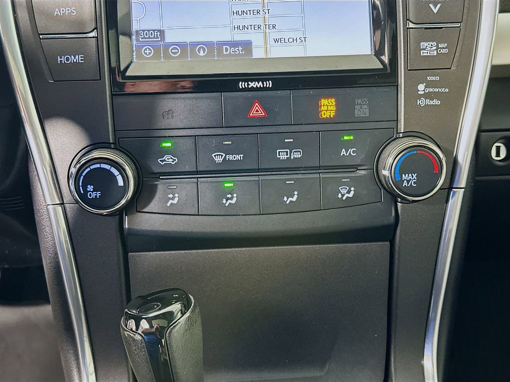 Used 2017 Toyota Camry SE w/ Moonroof Package image 19