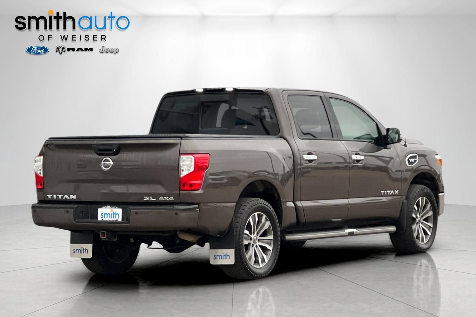 Used 2017 Nissan Titan SL AWD/4WD image 4