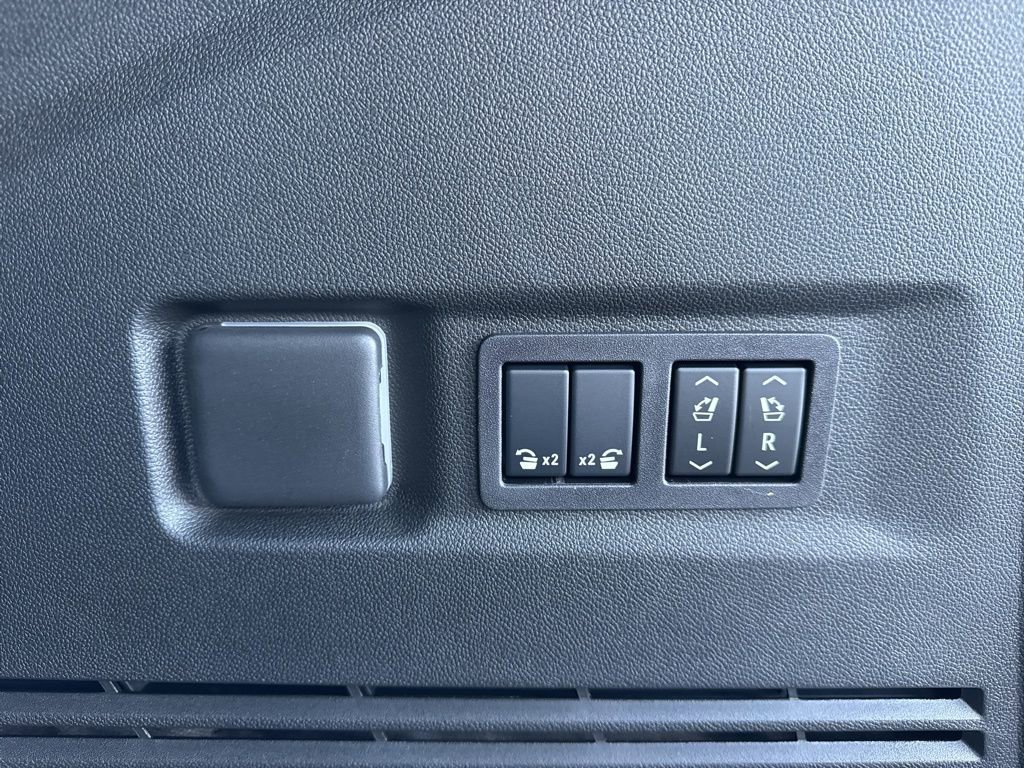 New 2026 GMC Yukon XL Denali image 36