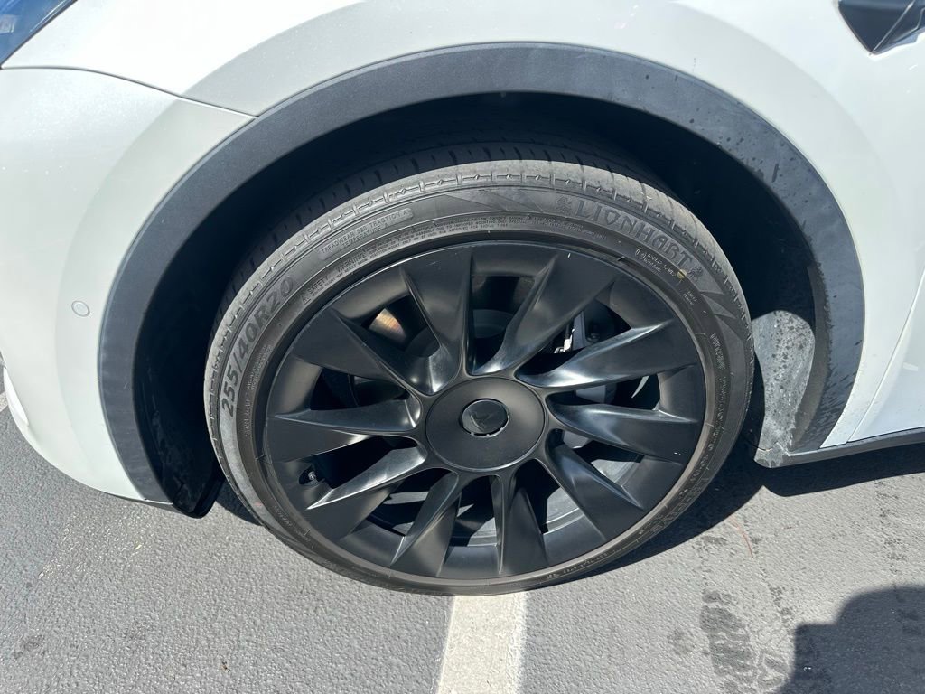 Used 2021 Tesla Model Y Long Range image 7