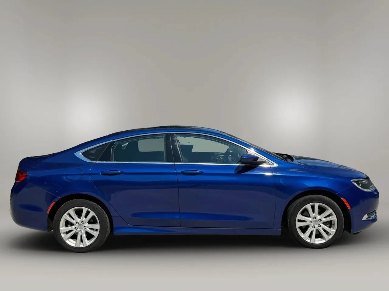 Used 2016 Chrysler 200 Limited FWD image 4