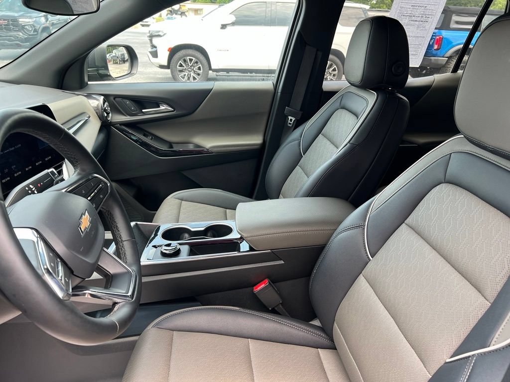 Used 2026 Chevrolet Equinox LT w/ Convenience Package II FWD image 7