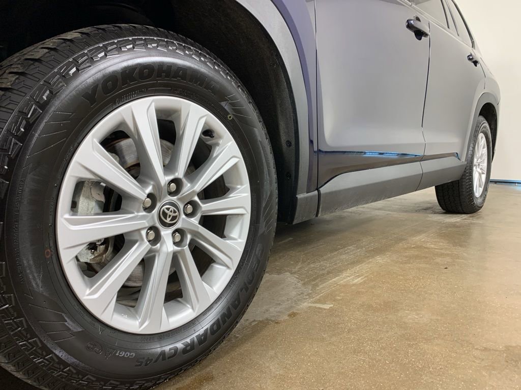 Used 2024 Toyota Grand Highlander XLE image 2