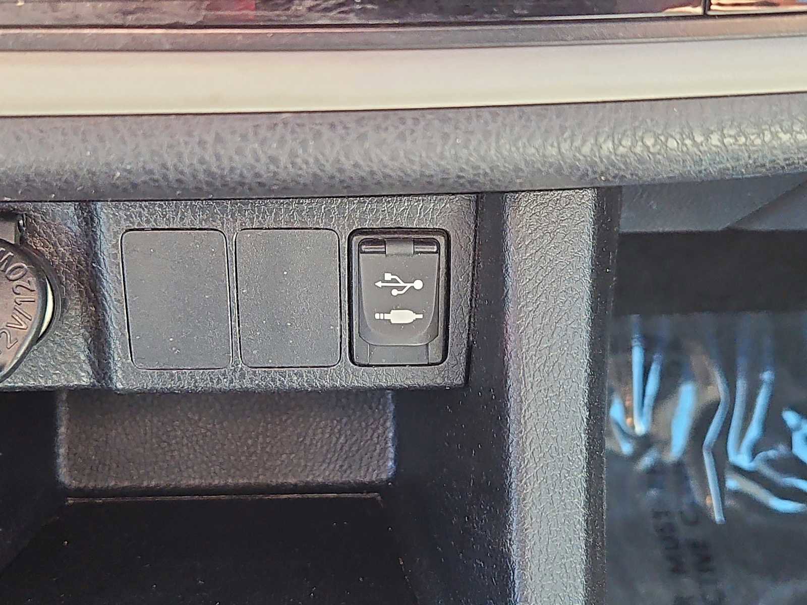 Used 2018 Toyota Corolla LE FWD image 16