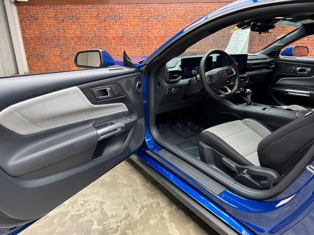 Used 2024 Ford Mustang Coupe image 9