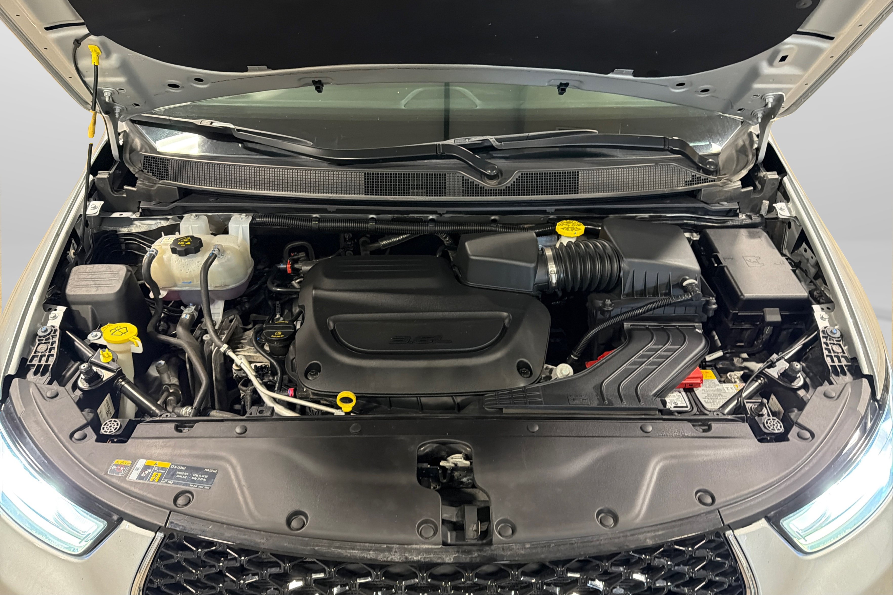 Used 2024 Chrysler Pacifica Touring-L FWD image 11