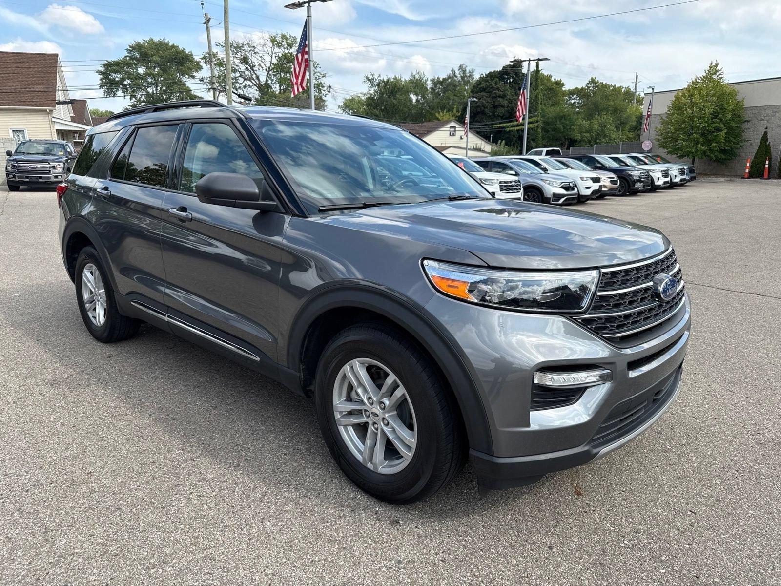 Used 2021 Ford Explorer XLT w/ Equipment Group 202A AWD/4WD image 1