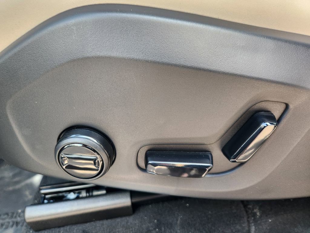 New 2026 Volvo XC90 B6 Core image 13