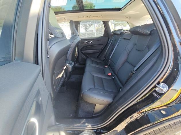 Used 2025 Volvo XC60 B5 Plus image 12