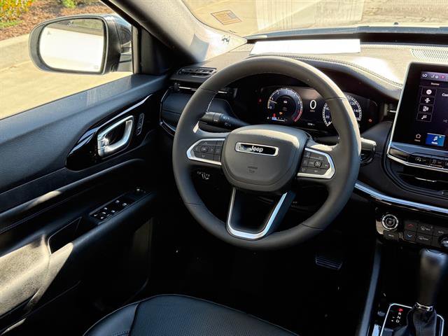 Used 2025 Jeep Compass Limited w/ High Altitude Package image 10