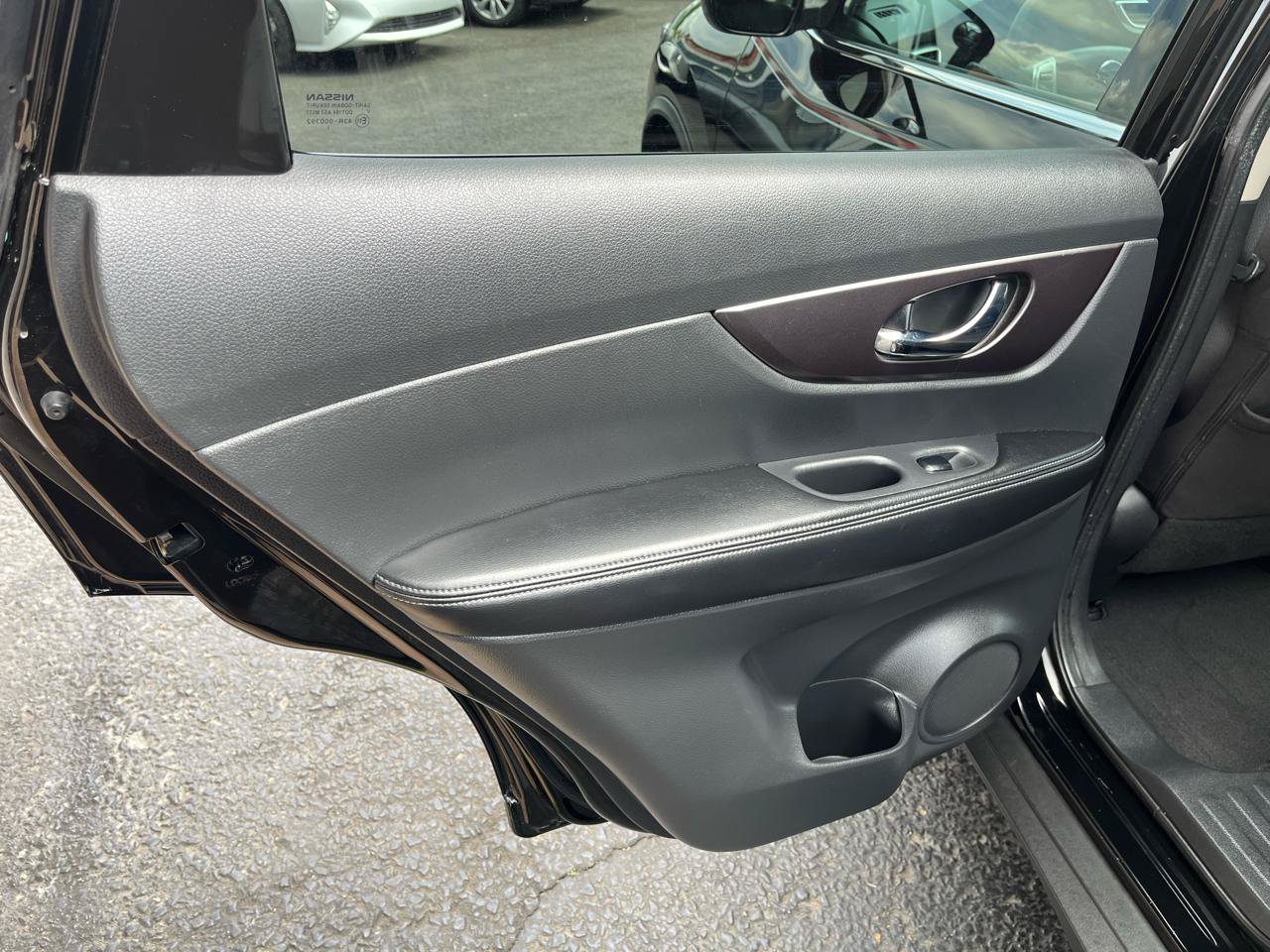 Used 2015 Nissan Rogue SV AWD/4WD image 26