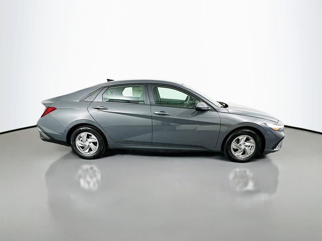 New 2026 Hyundai Elantra SE w/ Cargo Package FWD image 4