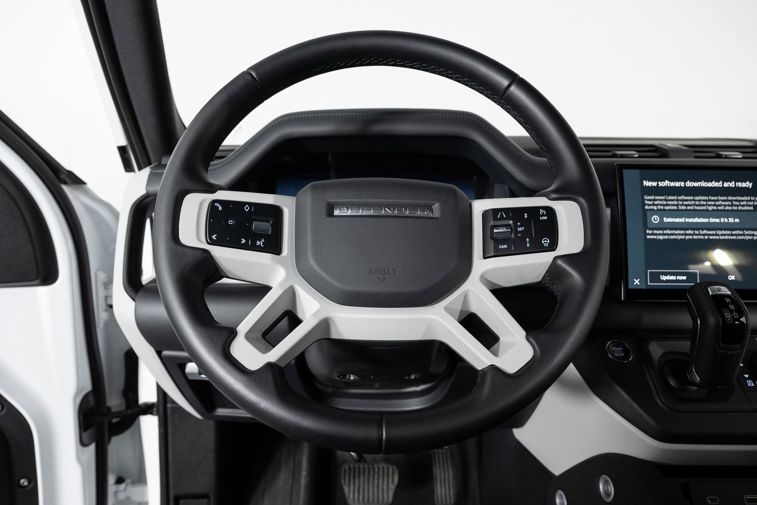 Used 2024 Land Rover Defender 110 SE image 30