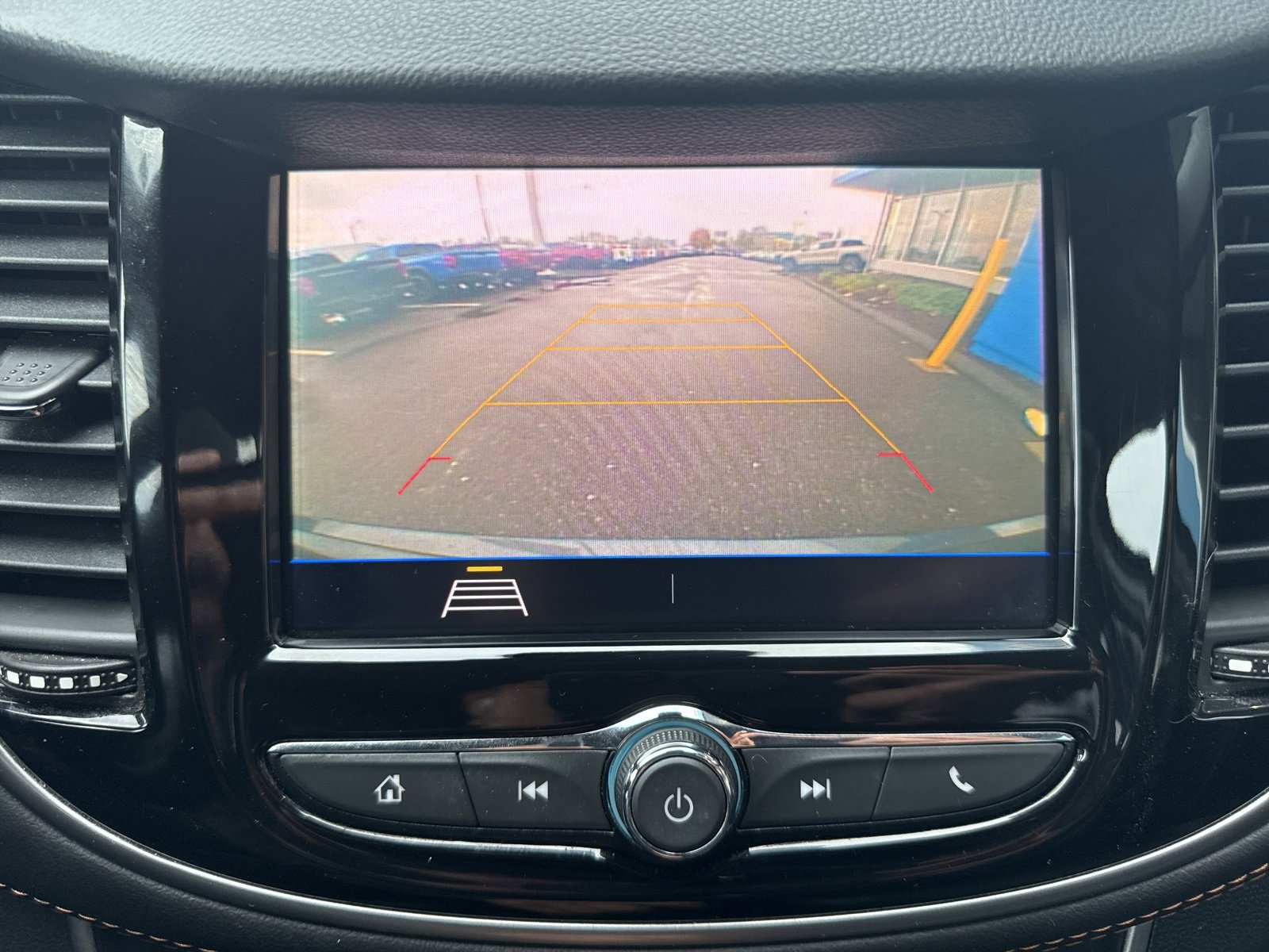 Used 2022 Chevrolet Trax LT w/ LT Convenience Package image 22