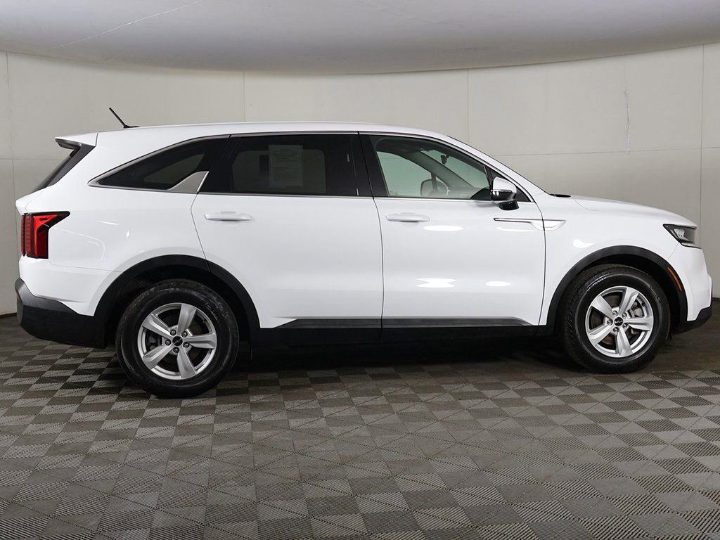 Used 2023 Kia Sorento LX image 17