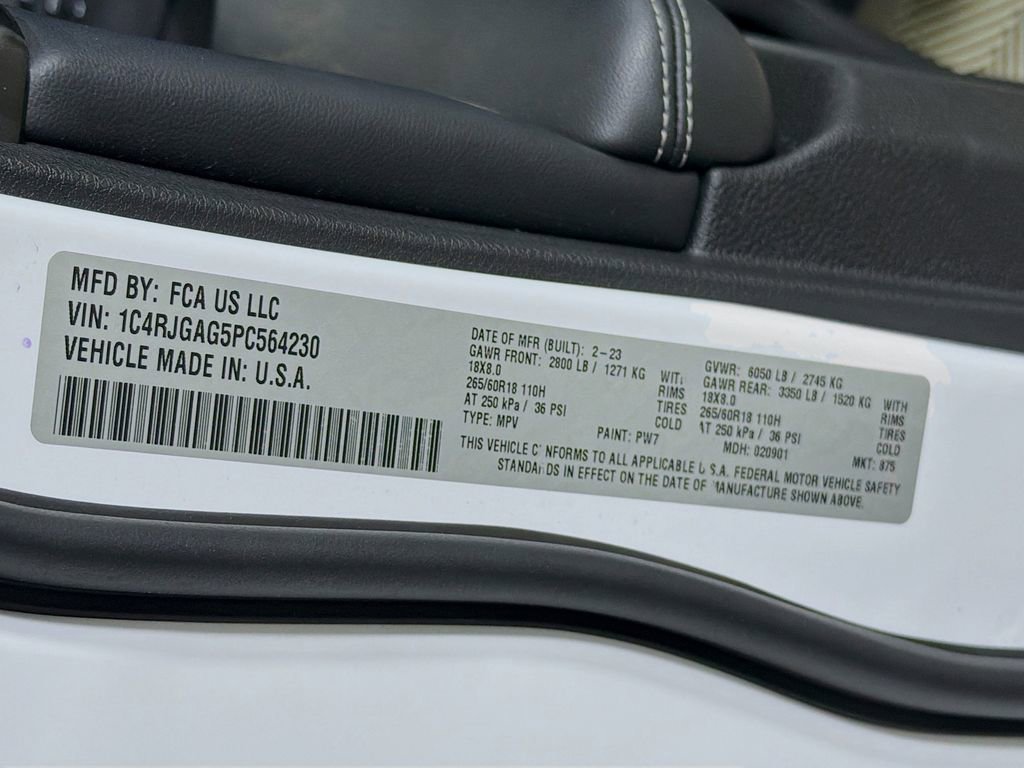 Used 2023 Jeep Grand Cherokee Laredo RWD image 34