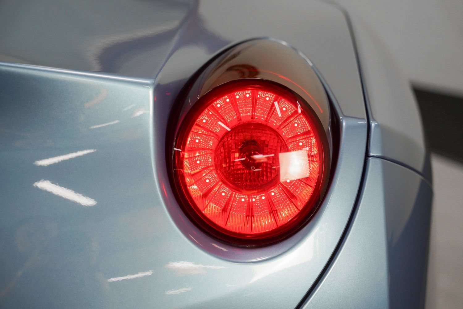 Used 2012 Ferrari California RWD image 23