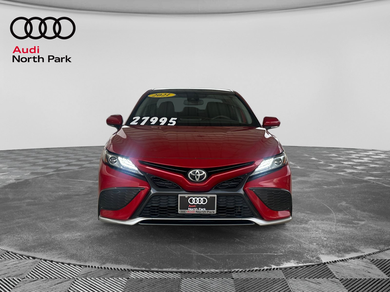 Used 2021 Toyota Camry XSE FWD image 8