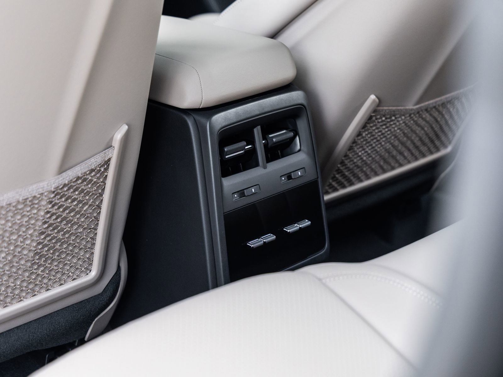 New 2026 Porsche Macan Electric RWD image 39