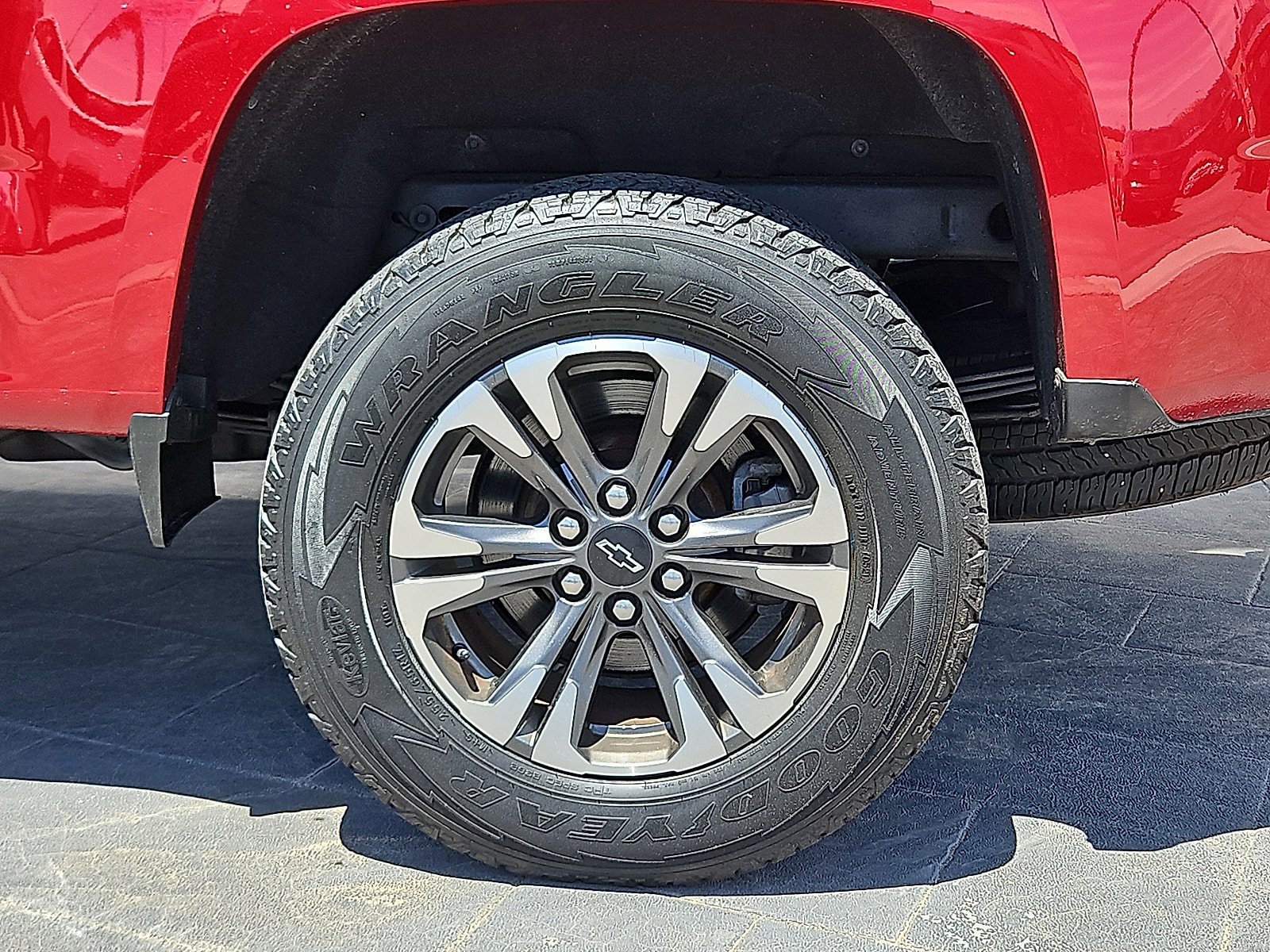 Used 2021 Chevrolet Colorado Z71 AWD/4WD image 5