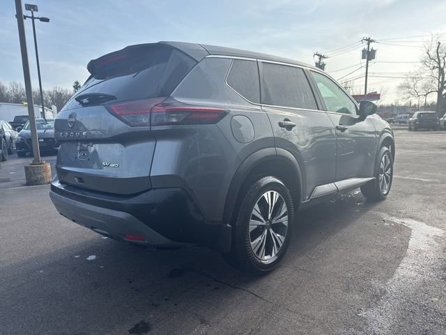 Used 2023 Nissan Rogue SV image 2