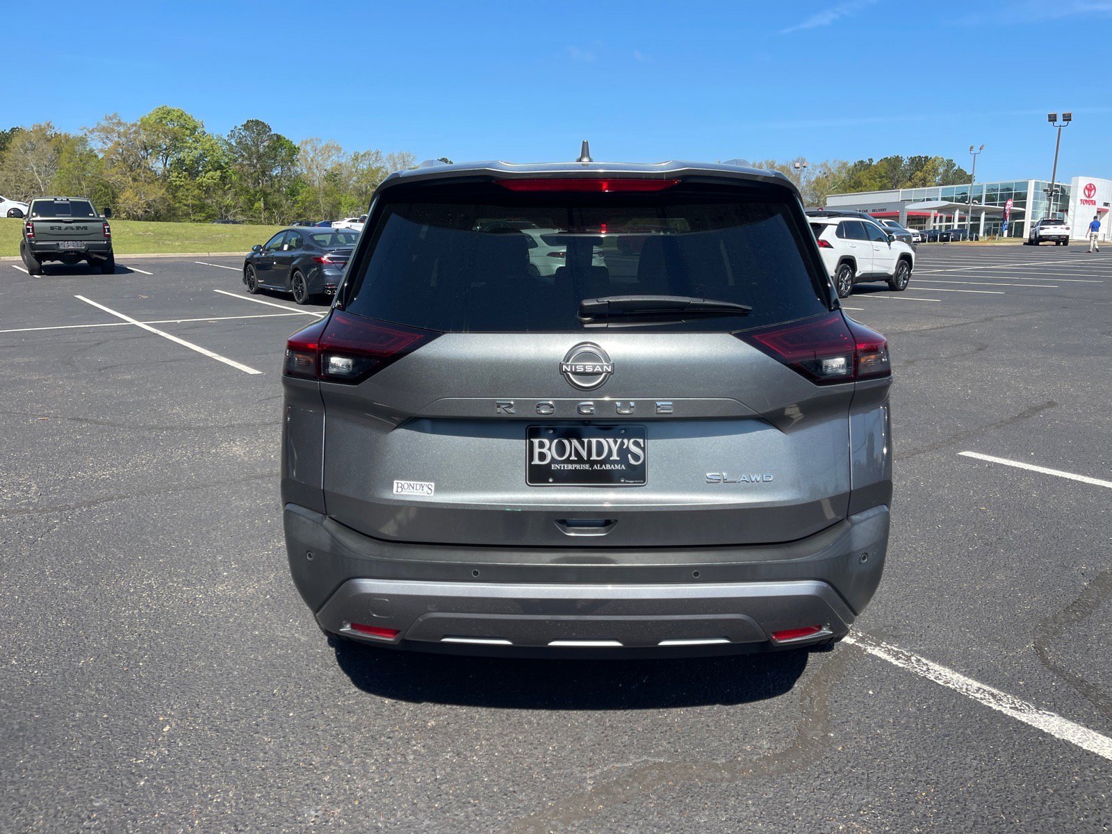 Used 2023 Nissan Rogue SL AWD/4WD image 15