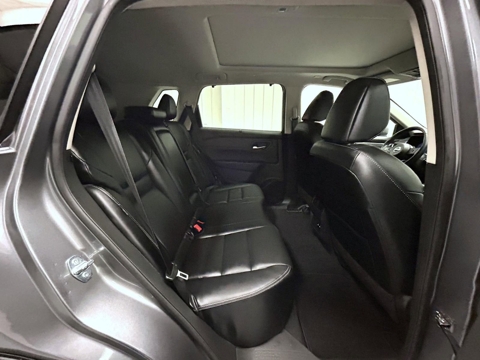 Used 2024 Nissan Rogue SL w/ SL Premium Package image 18