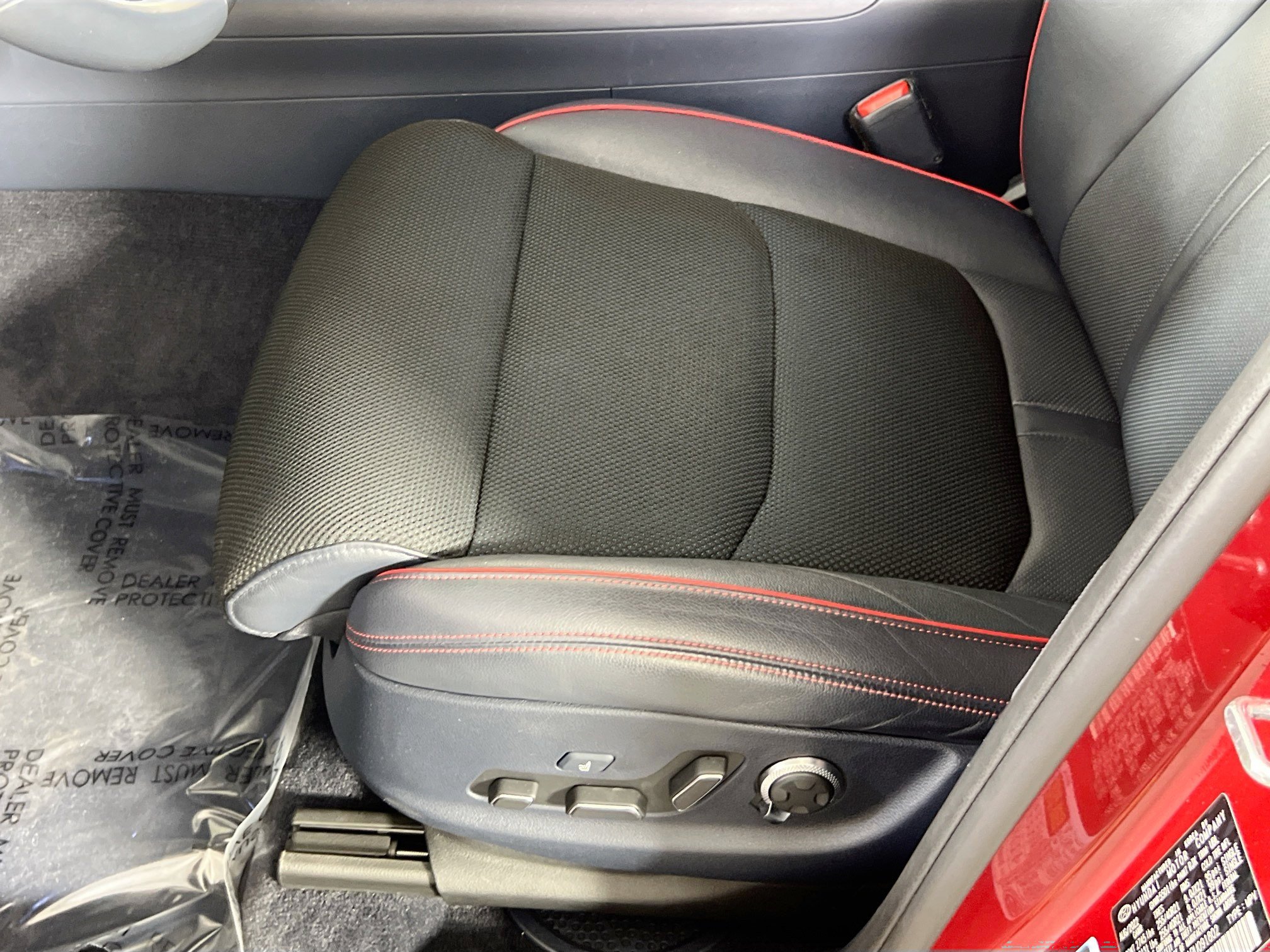 Used 2023 Genesis GV70 2.5T w/ Sport Prestige Package image 19