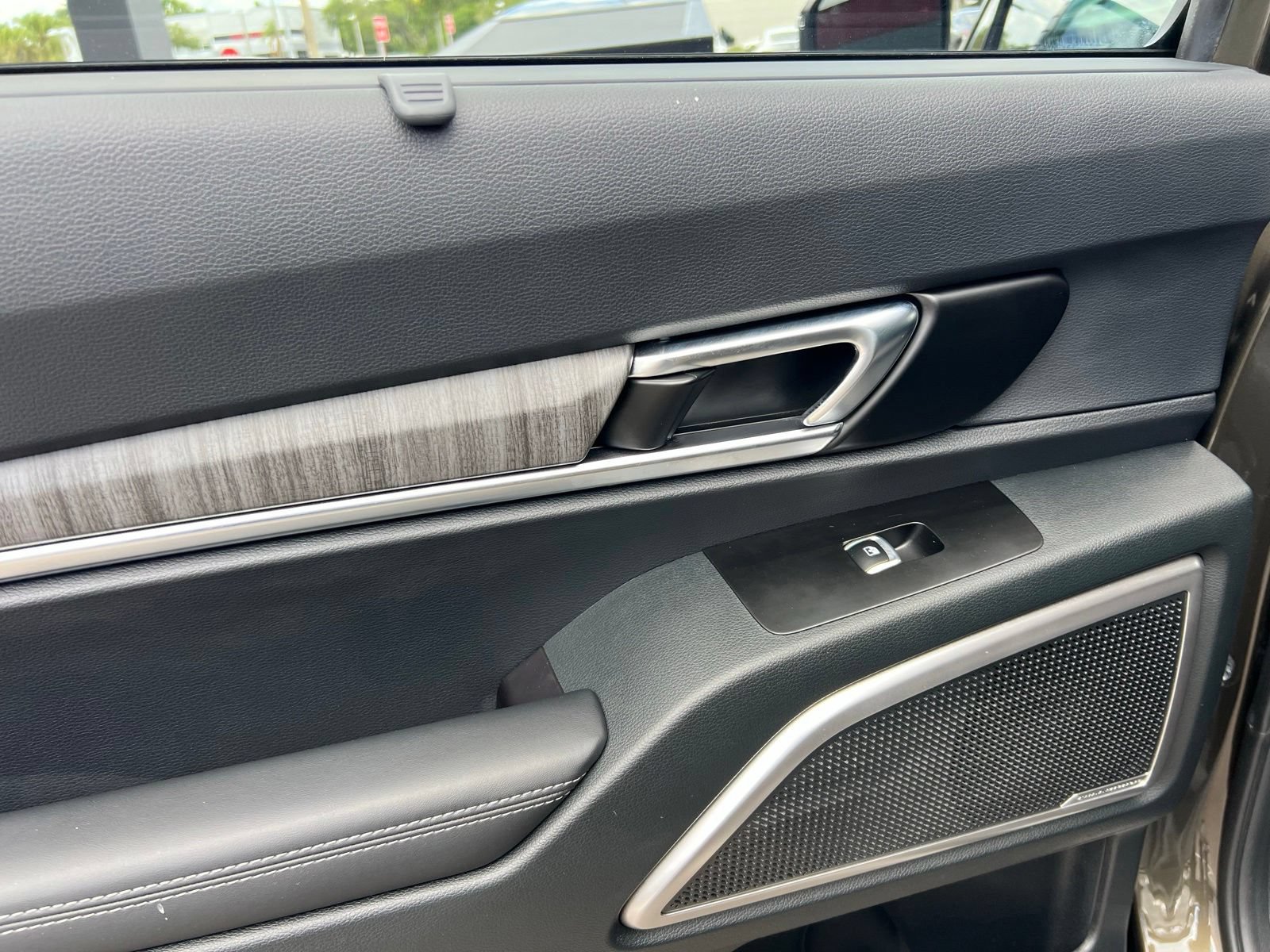 Used 2025 Kia Telluride EX w/ EX Captain's Chair Package FWD image 50